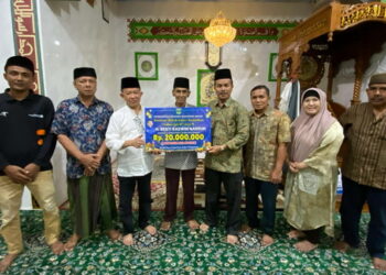 Anggota DPRD Sumbar Beny Saswin Nasrun Serahkan Hibah ke Masjid Raya Al-Ikhlas dan Singguliang