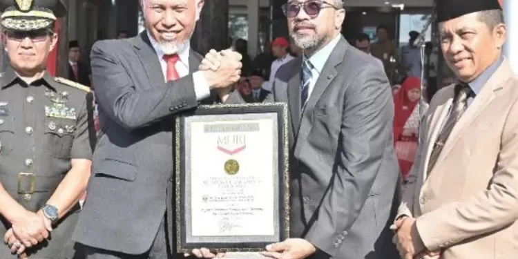 Wakil Ketua DPRD Sumbar Evi Yandri Hadiri Upacara Harkitnas Ke-117 Tahun 2025 Tingkat Provinsi Sumbar