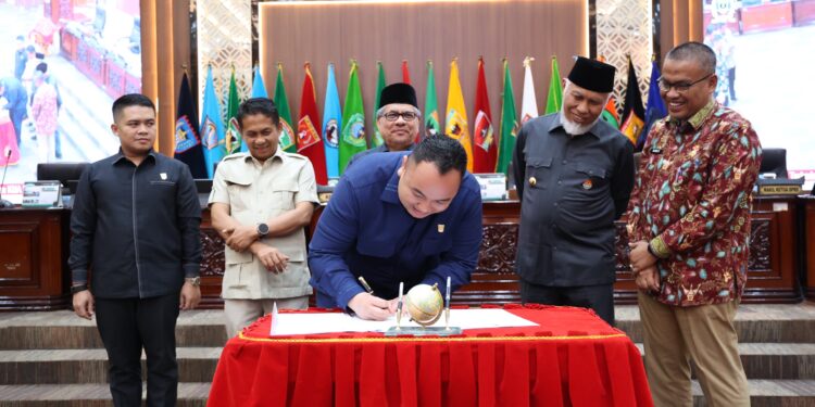 Rapat Paripurna DPRD Sumbar Tetapkan Perubahan KUA-PPAS 2025