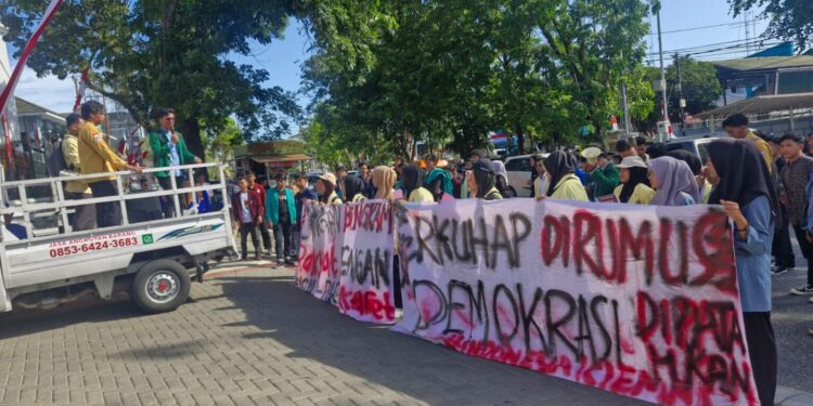 Ketua DPRD Sumbar akan Tindak Lanjuti Aspirasi Mahasiswa