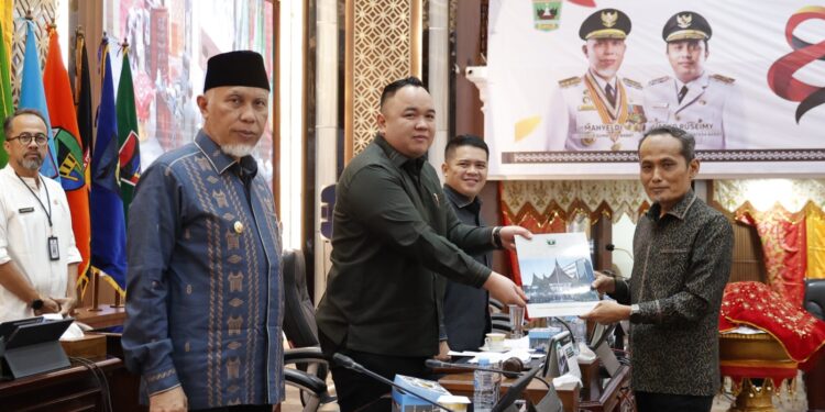 Fraksi-fraksi di DPRD Sumbar Sampaikan Pandangan Umum Terhadap Ranperda APBD 2026