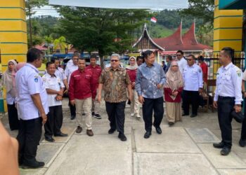 Ketua DPRD Sumbar Tinjau LDK OSIS di Painan