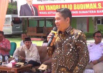 Wakil Ketua DPRD Sumbar Evi Yandri Lakukan Sosper di SMAN 13 Padang