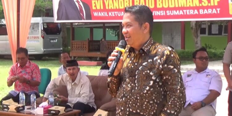 Wakil Ketua DPRD Sumbar Evi Yandri Lakukan Sosper di SMAN 13 Padang