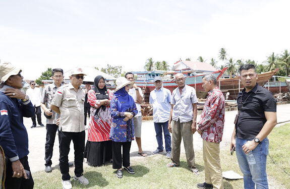 Evi Yandri Kunjungi Pelabuhan dan TPI Kambang, Terungkap Nelayan Keluhkan BBM Hingga Perlunya Pabrik Es Balok